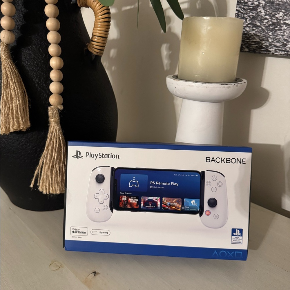 Sony PlayStation Lightning Backbone Controller NEW IN SEALED PACKAGE!!- White